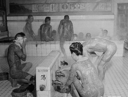 Truyền thống tắm chung xuất phát từ thời xa xưa và thấm đẫm vào nền văn hóa phong phú của Nhật Bản.